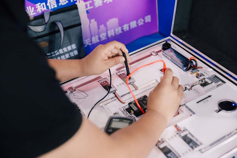 新疆学无人机的理想之选 —— 乌鲁木齐保华润天航空无人机培训公司