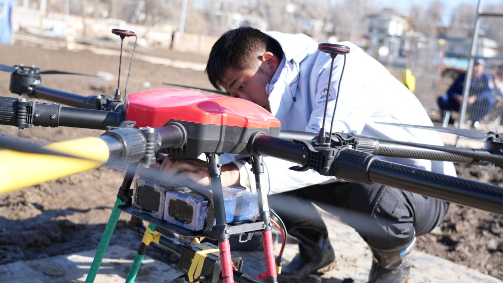 新疆无人机培训选保华润天:一培双证+免费重修,考证就业双保障